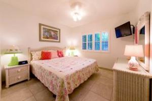 Aparthotel Of The Galleon Seven Mile Beach